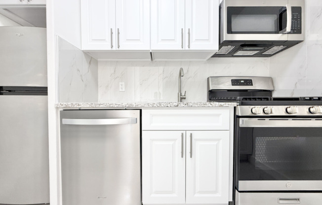 Studio, 1 bath, $3,400, Unit 14F