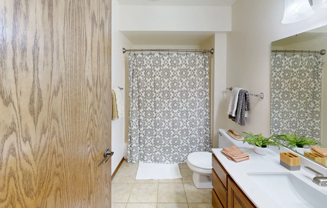 2 beds, 2 baths, 1,040 sqft, $1,795, Unit 136