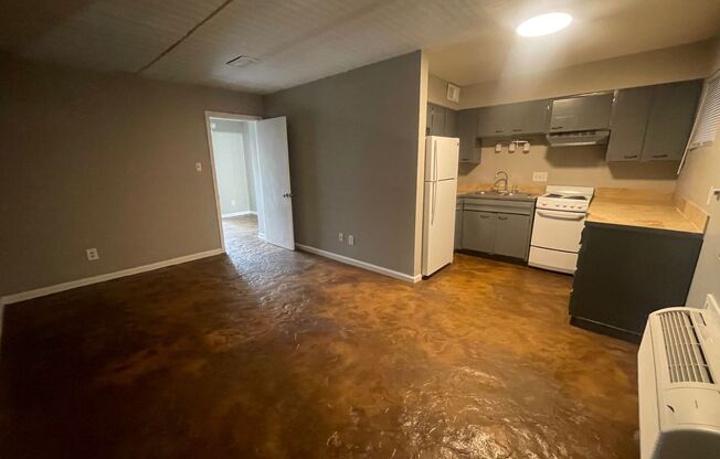 Broadway Apartments! *** FIRST MONTH RENT FREE WITH 12 MONTH LEASE SIGNING ***