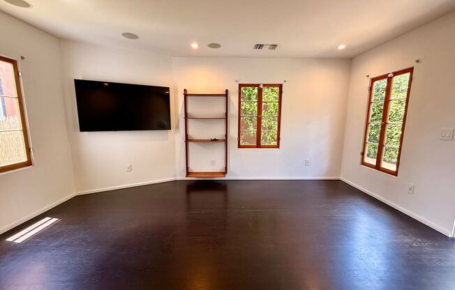 4246 Lexington Ave