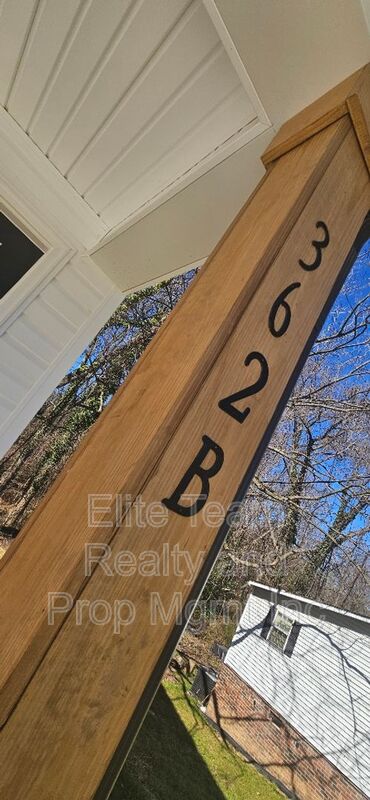 362 W MOORE AVE