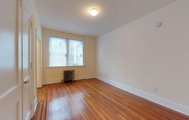 Studio, 1 bath, 296 sqft, $950, Unit 3-J