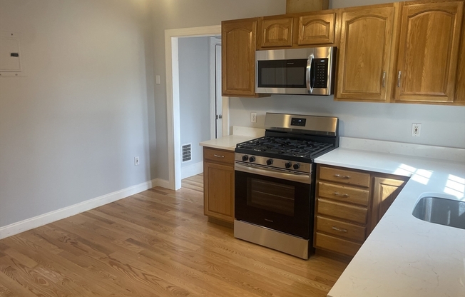 3 beds, 1 bath, 1,100 sqft, $2,850, Unit 2