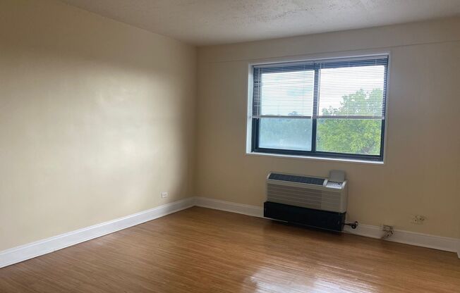 1 bed, 1 bath, $995, Unit 0704