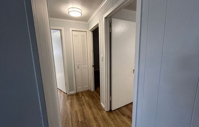3 beds, 1 bath, 900 sqft, $999, Unit 413