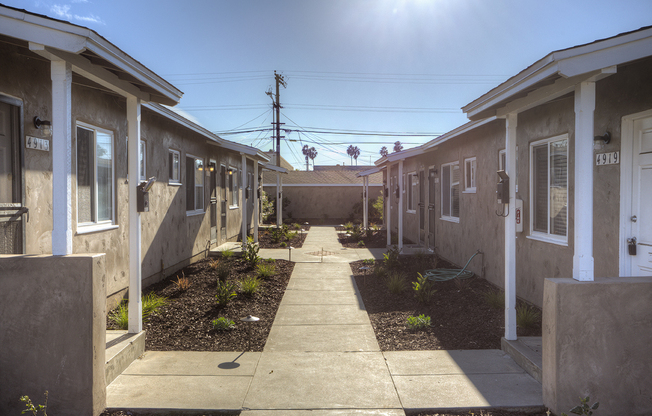 *OPEN HOUSE: 5/10 3-4PM* Cottage Style 1BR in Ocean Beach with Garage!
