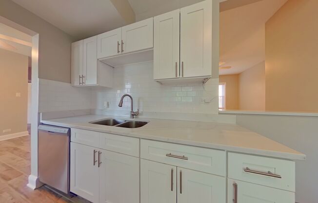 1 bed, 1 bath, 810 sqft, $2,600, Unit 1313 2A