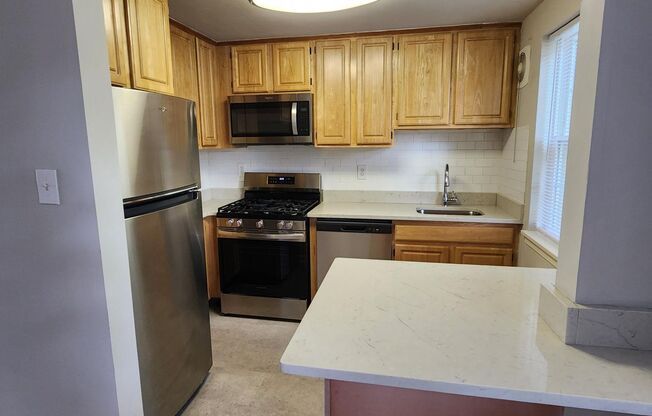 2 beds, 1 bath, 897 sqft, $2,305, Unit G-17
