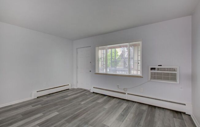 Studio, 1 bath, 380 sqft, $1,120, Unit Unit 7