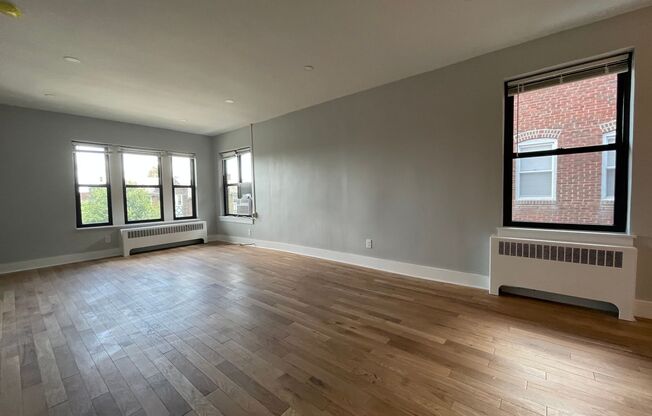 2 beds, 1 bath, 750 sqft, $2,199, Unit 5641 Hobart St. #B5