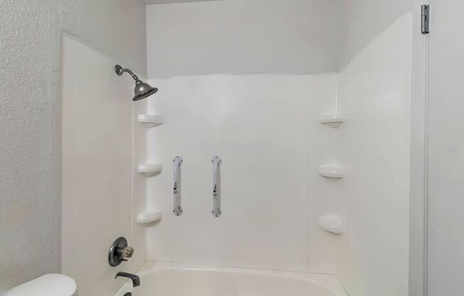 2 beds, 1 bath, 785 sqft, $1,100, Unit A-12