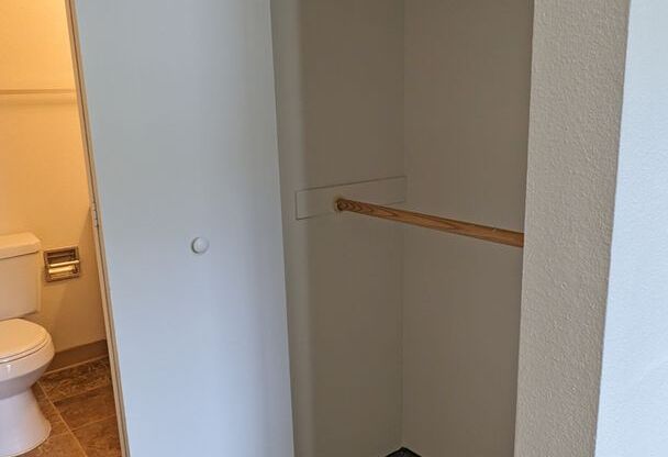 Studio, 1 bath, 350 sqft, $995, Unit 307