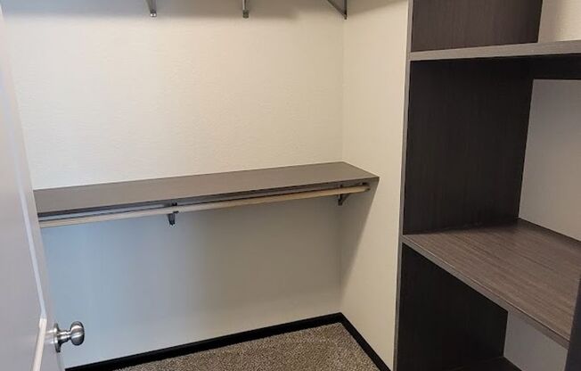 1 bed, 1 bath, 920 sqft, $1,195, Unit 2076-104 1B/1B