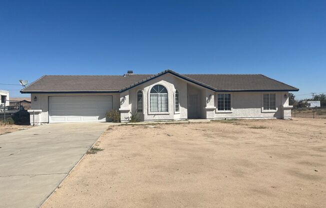 4 bdr 2 bth in Hesperia.. RV parking accessibility