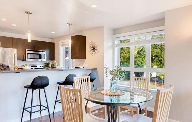 Luxurious, Bright and Meticulously Maintained 2 Bed and 2 Bath Condo