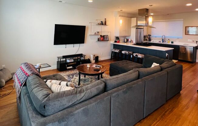 3 Bed 3 1/2 Bath Townhouse in Denver's West Colfax Neighborhood **Move-In Special**