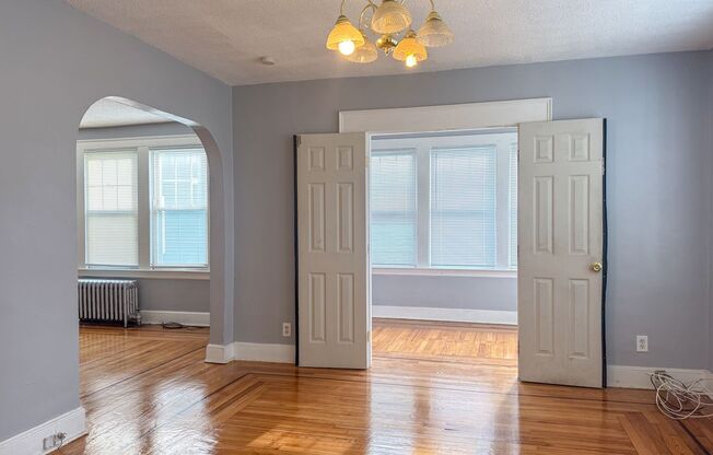 2 beds, 1 bath, 574 sqft, $1,995, Unit 257 Sheffield Ave Unit 1