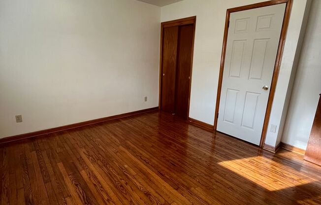 2 beds, 1 bath, 903 sqft, $1,290, Unit E-6