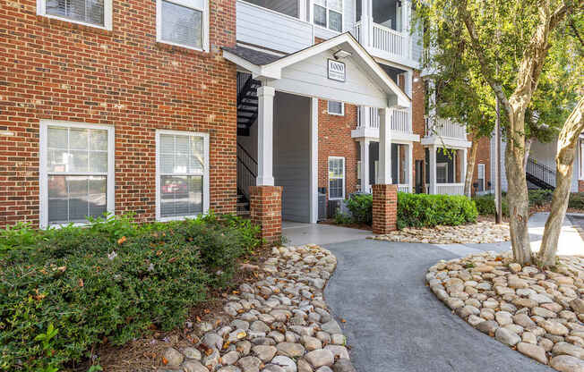 Well-manicured pathways throughout the property - Evergreen Lenox Park