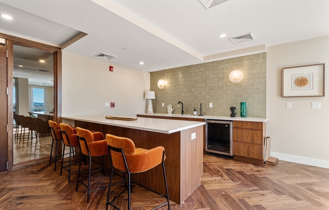 2 beds, 2 baths, 997 sqft, $4,600, Unit 402