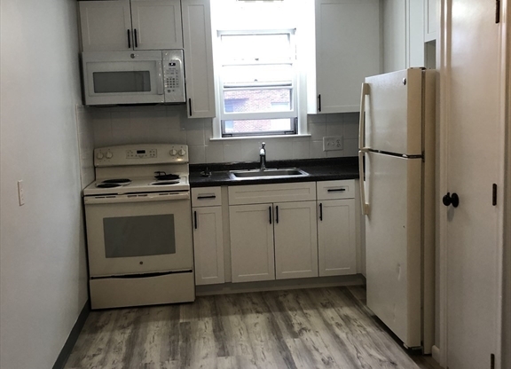 1 bed, 1 bath, 540 sqft, $2,050, Unit 32