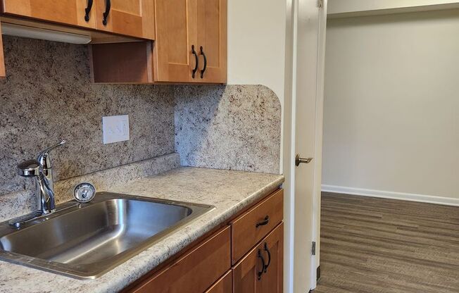 2 beds, 1 bath, 878 sqft, $1,305, Unit WY30002