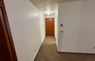 2 beds, 1 bath, 925 sqft, $750, Unit 3