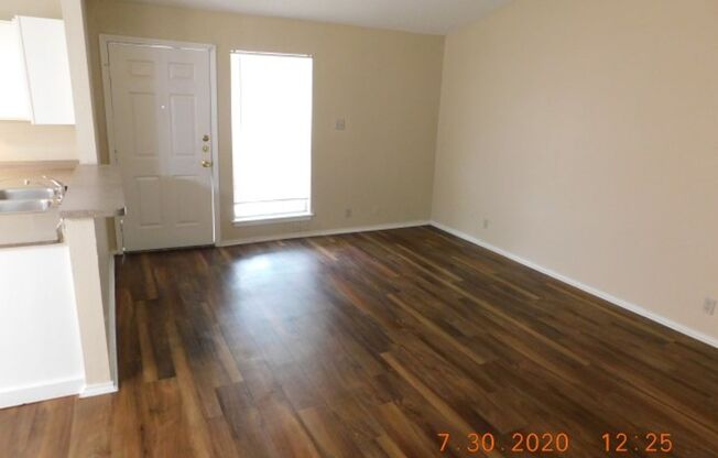 2 beds, 1 bath, $895