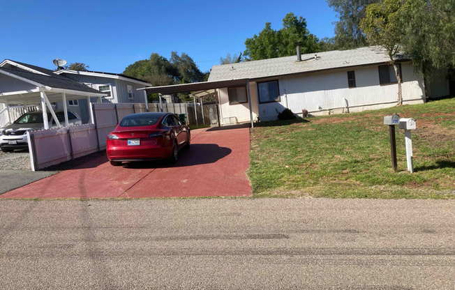 225 LENTO LN
