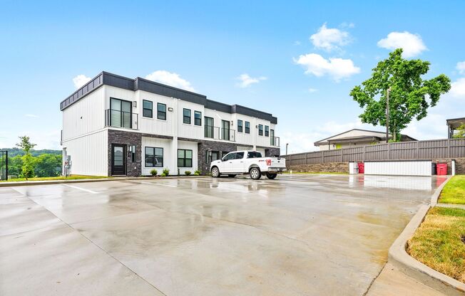 Hickory Grove Blvd - 111