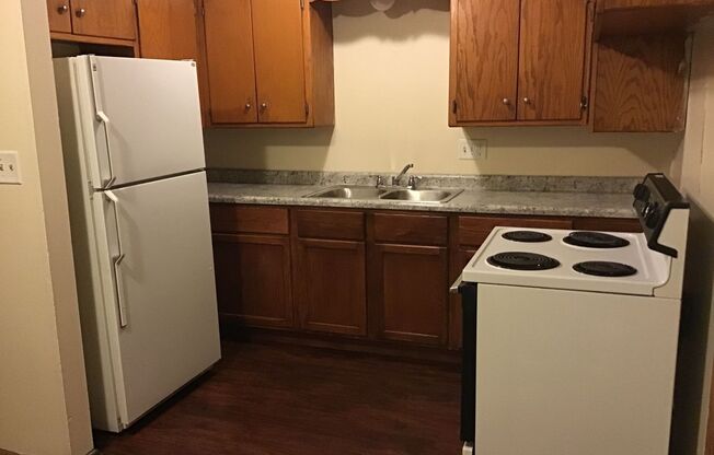 3 beds, 1 bath, $995, Unit 4