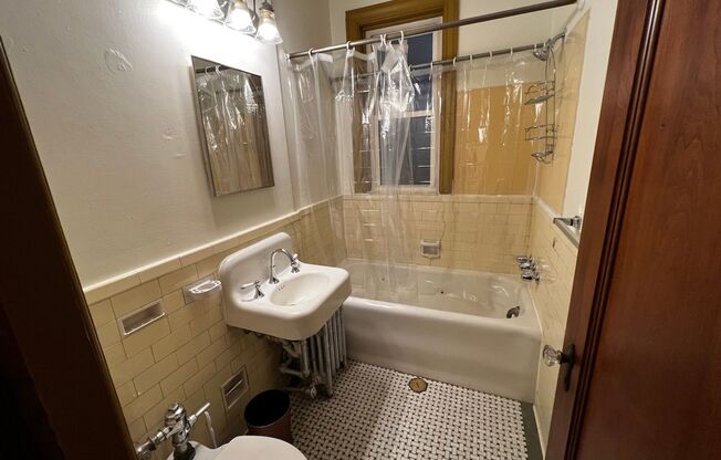 Studio, 1 bath, 400 sqft, $825, Unit 309
