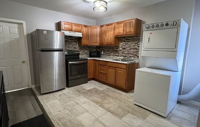 2 beds, 1 bath, $1,400, Unit Second floor