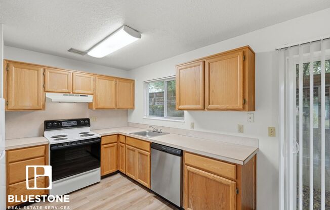 3 beds, 1 bath, 886 sqft, $1,795, Unit 19