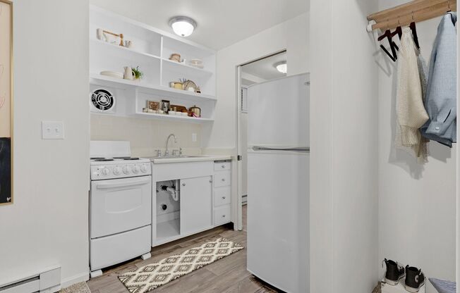 University Crest Apartments | Private-Entrance 1-Bedrooms Near UW