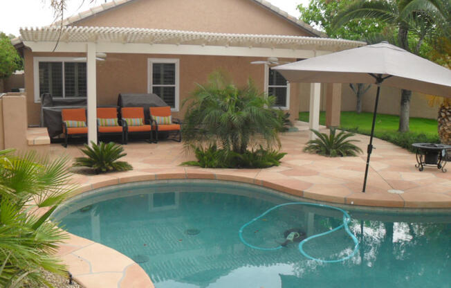 Palm Valley Beauty With A Pool!