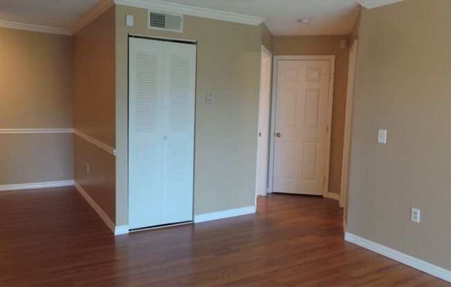 Oviedo-2/2 Second Floor condo-Villas at Lakeside!