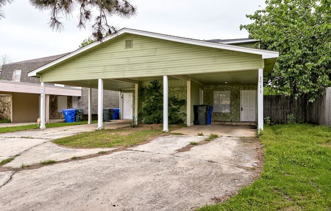 Fantastic 2BD/1.5BTH Located in Norman, Conveniently located off of 12 AVE & E Lindsey St!!