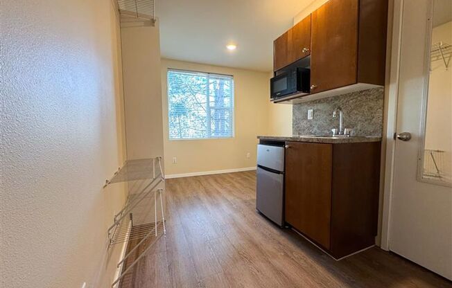 Studio, 1 bath, 154 sqft, $1,175, Unit 255