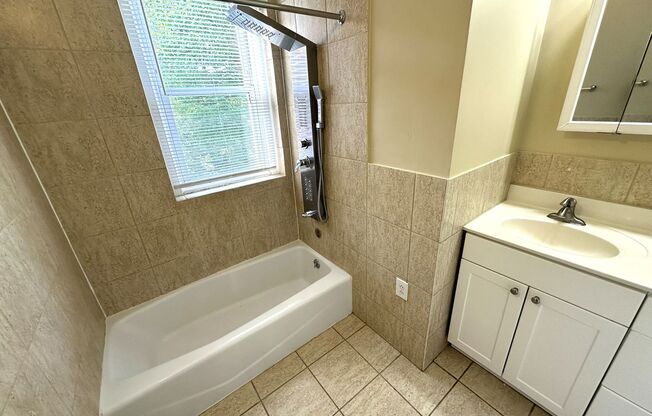 1 bed, 1 bath, 635 sqft, $1,360, Unit Apt C-14