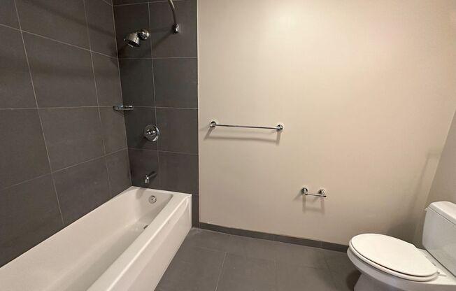 3 beds, 2 baths, 1,292 sqft, $2,800, Unit 1102