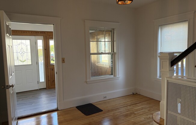 4 beds, 2 baths, 1,889 sqft, $3,800