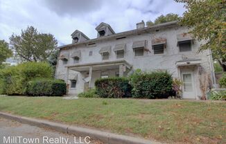 832 W 8th Street