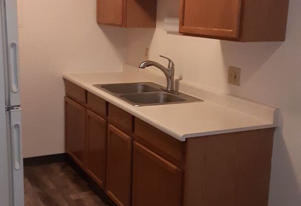 2 beds, 1 bath, 650 sqft, $695