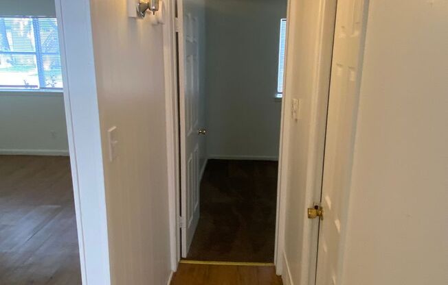 2 beds, 1 bath, 675 sqft, $723, Unit 441 Winfield-Unit 04