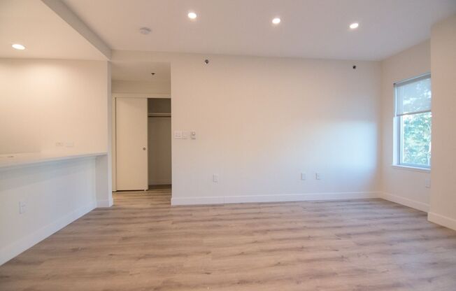 1 bed, 1 bath, 745 sqft, $2,310, Unit 405