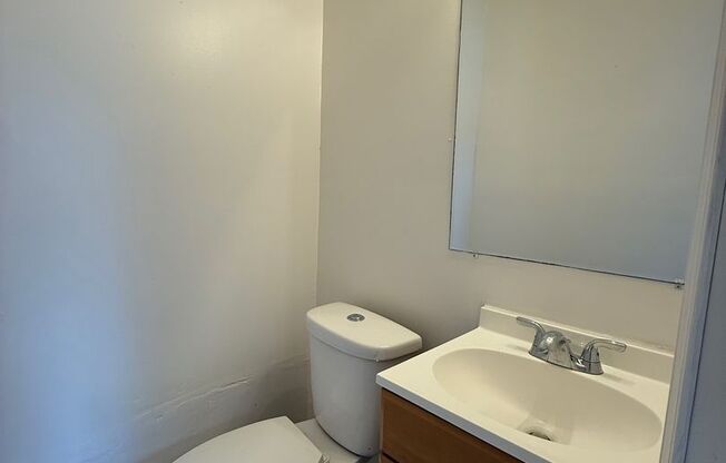 Charming 3BR/1.5BA Home with Large Yard & Spacious Eat-In Kitchen