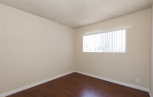 1 bed, 1 bath, 700 sqft, $1,895, Unit 30