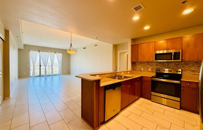 Modern High-Rise Condo with Stunning City and Mountain Views-Near LV Strip, Allegiant Stadium, Town Square and the airport!