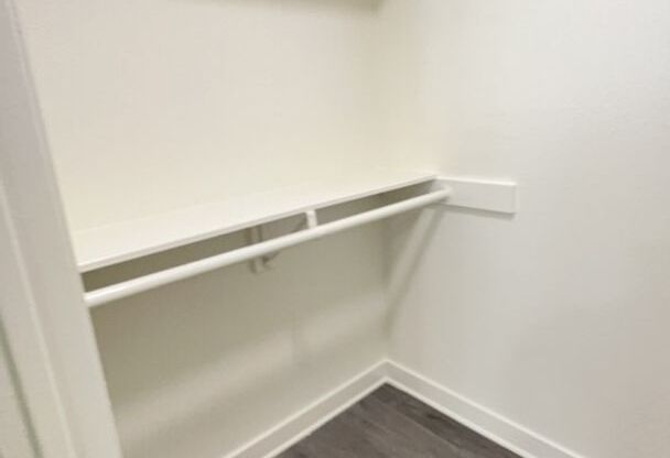 2 beds, 1 bath, 1,100 sqft, $2,568, Unit 241-40